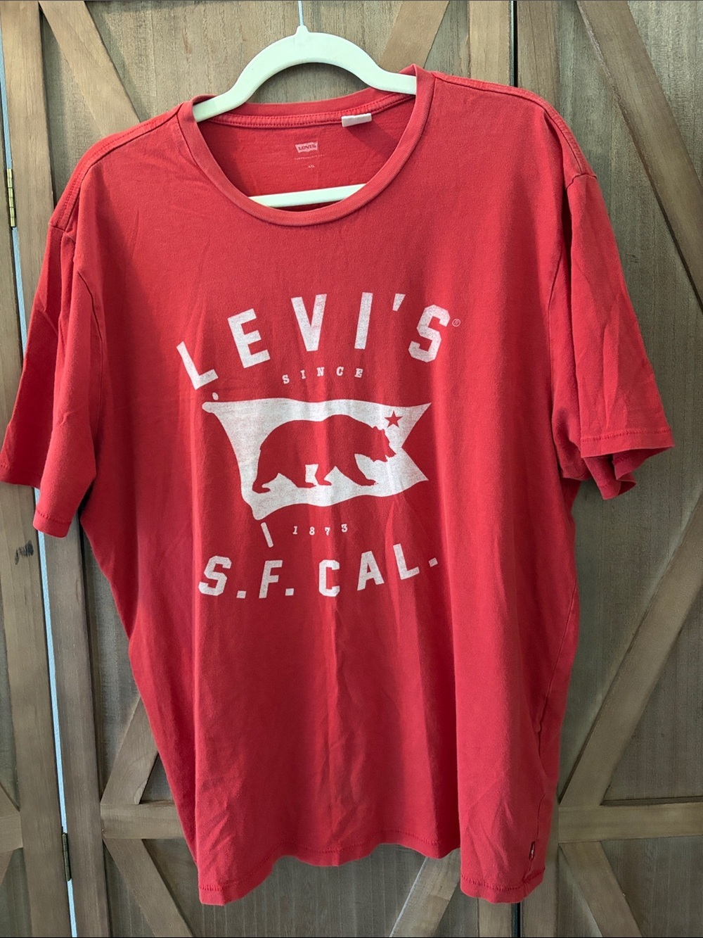 LEVI’S Red Short-Sleeve Graphic Tee with White Logo SIZE XXL